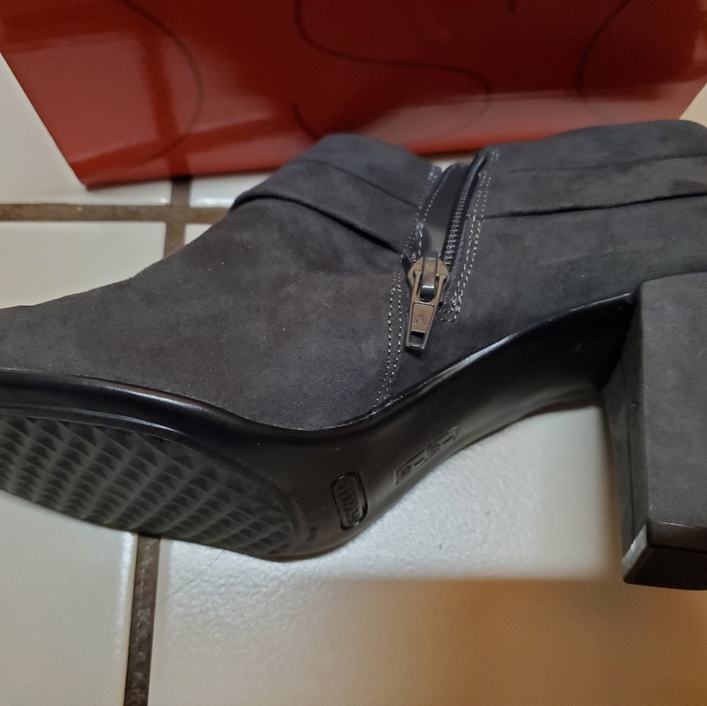 Aerosole heeled boots - new in box